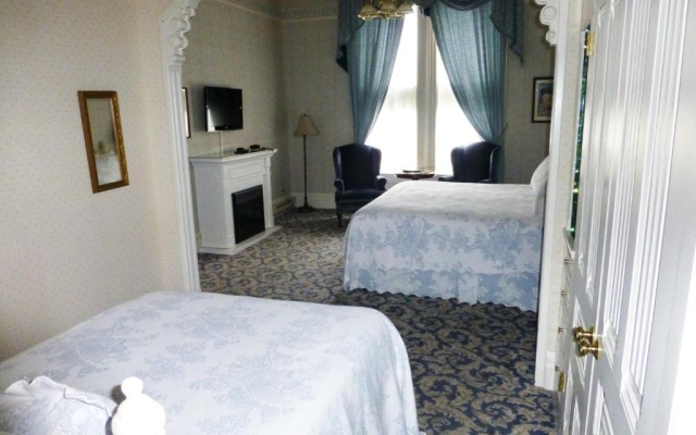 photo 4 of Victorian Inn