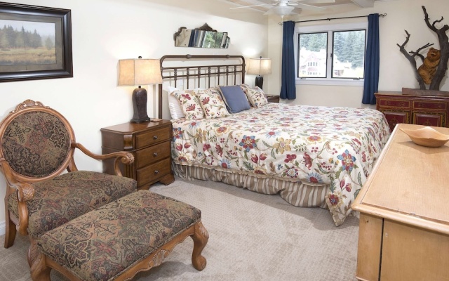 photo 4 of Cortina #150 2 Bedroom Condo by RedAwning