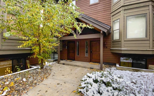 photo 3 of Village Point 120 4 Bedroom Townhouse by RedAwning