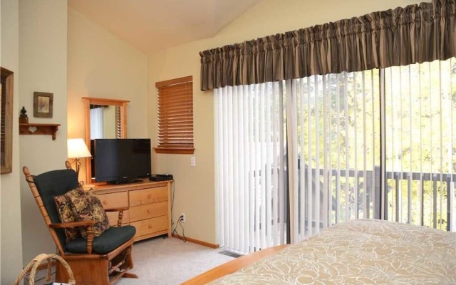 photo 3 of Village Point 202