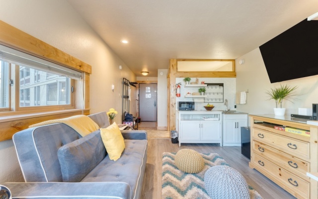 photo 3 of Village Studio by Avantstay Minutes to Lifts