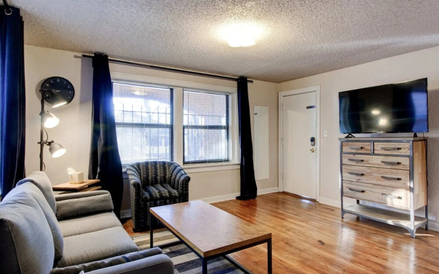 photo 2 of Vintage MW 1BR With Full Kitchen by Zencity