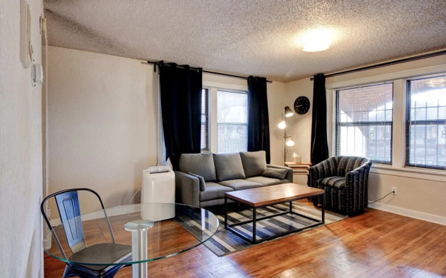 photo 4 of Vintage MW 1BR With Full Kitchen by Zencity