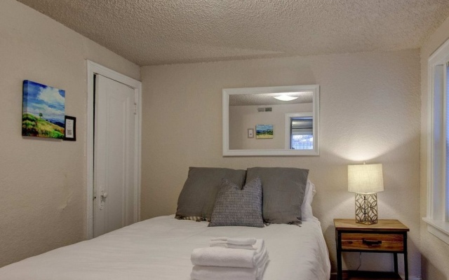 photo 5 of Vintage MW 1BR With Full Kitchen by Zencity