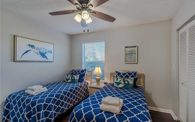 photo 5 of Vista Verde East - Two Bedroom Condo - 5-137
