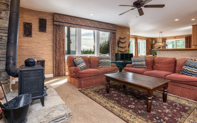 photo 2 of Vista View Lodge - 7 Br home