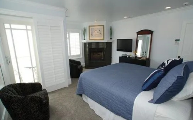 photo 5 of W Ocean Front 68204 by RedAwning