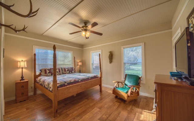 photo 3 of Wagon Wheel Rr9084ww 3 Bedroom Home by RedAwning