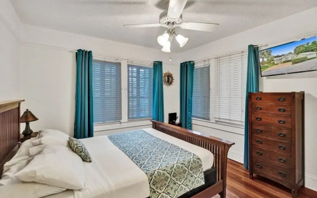 photo 2 of Walk To Las Olas Blvd-heated Private Pool/hot Tub 2 Bedroom Home by Redawning