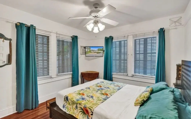 photo 3 of Walk To Las Olas Blvd-heated Private Pool/hot Tub 2 Bedroom Home by Redawning