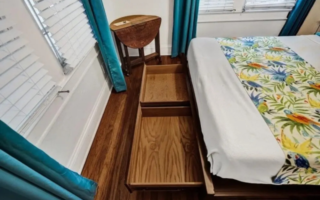 photo 4 of Walk To Las Olas Blvd-heated Private Pool/hot Tub 2 Bedroom Home by Redawning