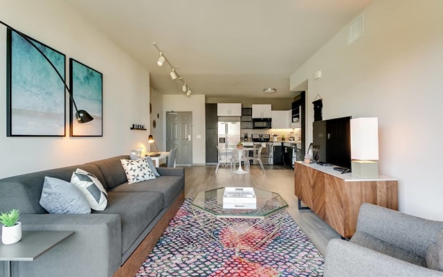 photo 2 of Walk to Venice Beach From a Sleek Apartment