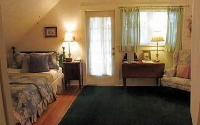 photo 4 of Walnut Street Inn