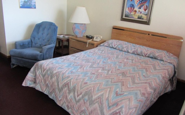 photo 4 of Warrick Plaza Inn