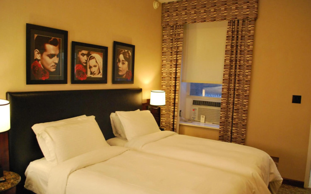 photo 3 of Washington Square Hotel