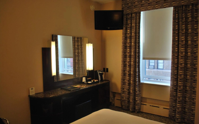 photo 4 of Washington Square Hotel