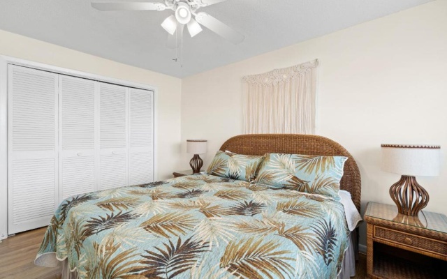 photo 5 of Waves 18, 2 Bedroom, Pool View, Heated Pool, Bbq, Wifi, Sleeps 6