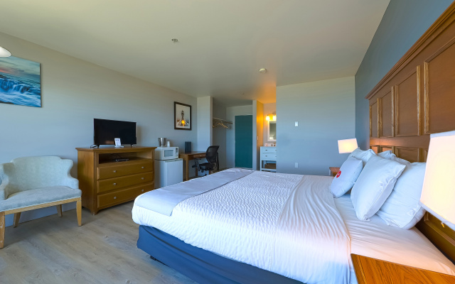 photo 4 of Waves Hotel NYE Beach - Newport OR