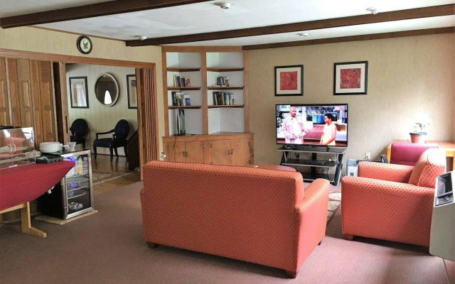 photo 2 of Weathervane Motel