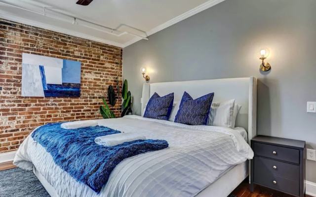 photo 2 of West End Loft Downtown 5 min walk to River St