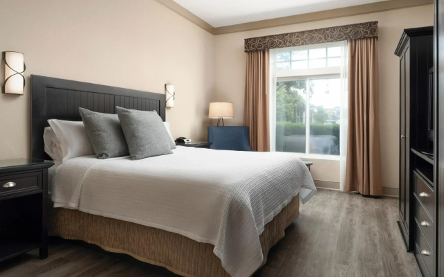photo 5 of West Inn & Suites
