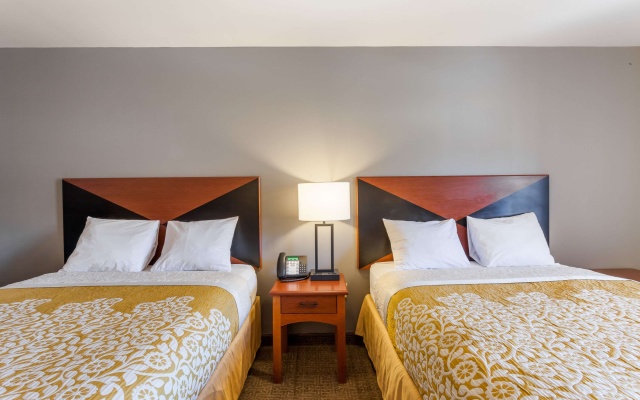 photo 3 of Days Inn & Suites by Wyndham Lancaster Amish Country