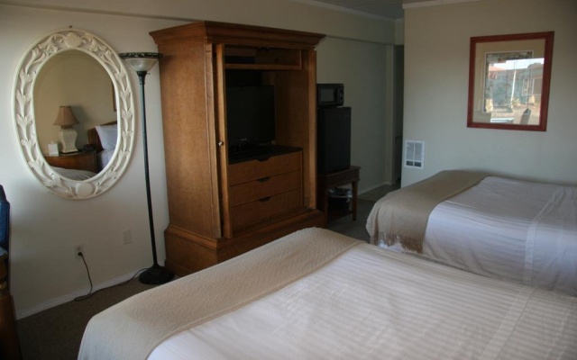 photo 5 of Westport Inn