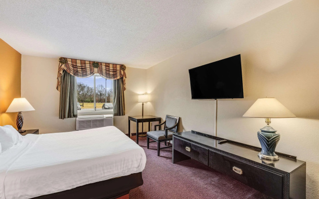 photo 5 of Econo Lodge Whitehall near Michigan's Adventure