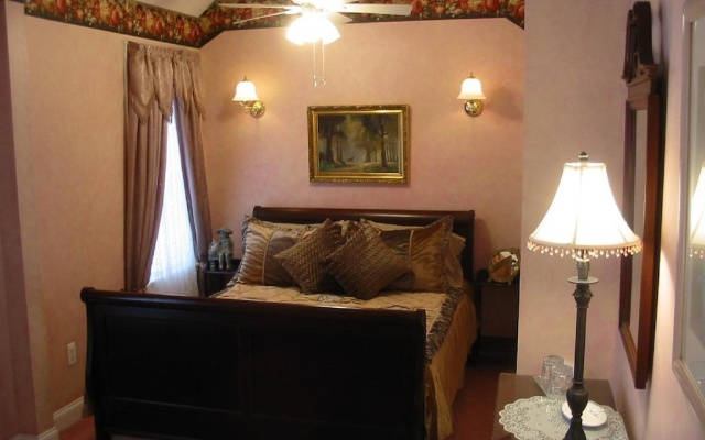 photo 3 of White Lilac Inn