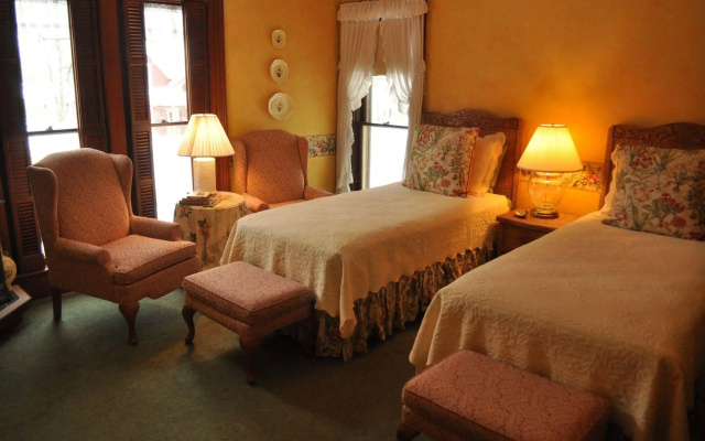 photo 4 of White Swan Inn Bed & Breakfast