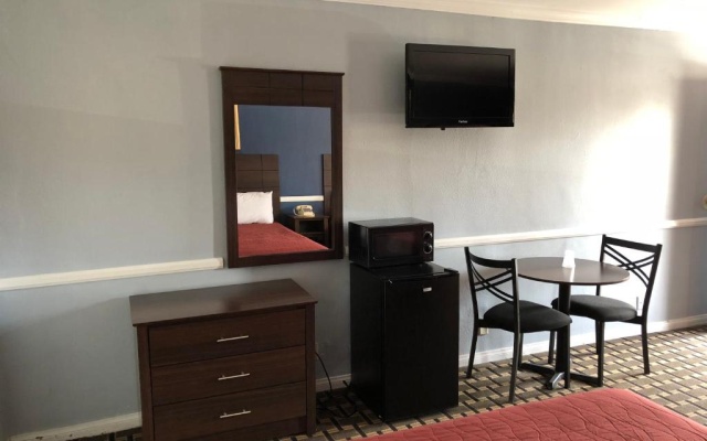 photo 3 of Whittier Travel Inn