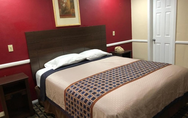 photo 4 of Whittier Travel Inn