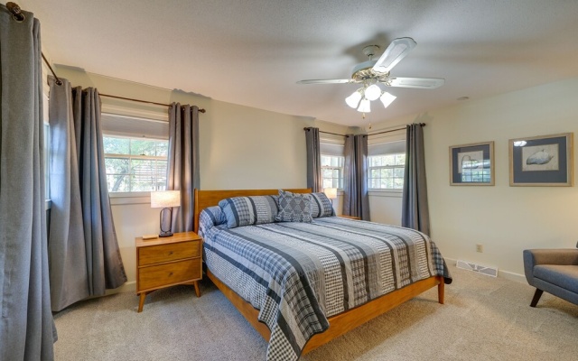 photo 2 of Wilmington Rental ~ 4 Mi to Wrightsville Beach!