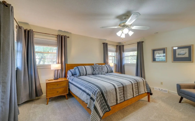 photo 5 of Wilmington Rental ~ 4 Mi to Wrightsville Beach!