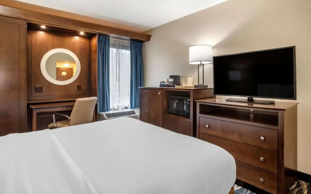 photo 3 of Comfort Inn & Suites Newark - Wilmington