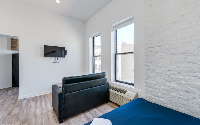 photo 4 of Wind Down After A Long Day In The Windy City - Full Kitchen, Spa Bath, Comfy Bed - 747 Lofts Cabin 202 by RedAwning