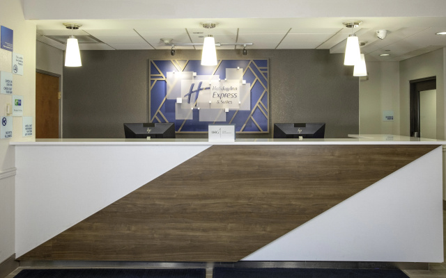 photo 2 of Holiday Inn Express & Suites Jacksonville Airport by IHG