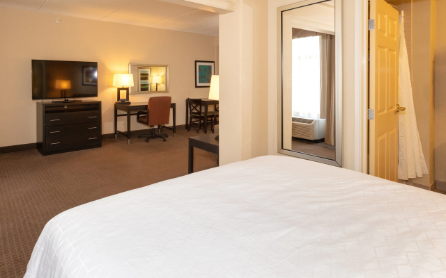 photo 4 of Holiday Inn Express & Suites Jacksonville Airport by IHG