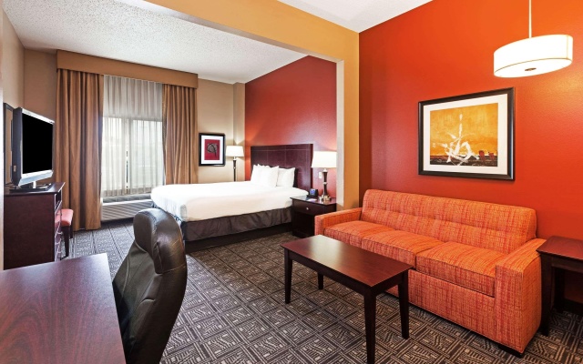 photo 3 of Comfort Inn & Suites Irving Las Colinas DFW