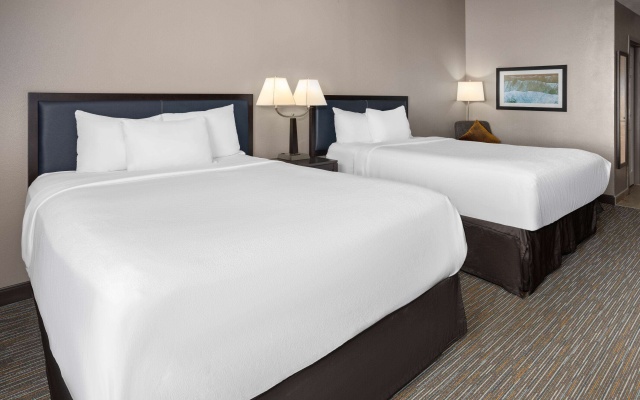 photo 3 of La Quinta Inn & Suites by Wyndham Mooresville