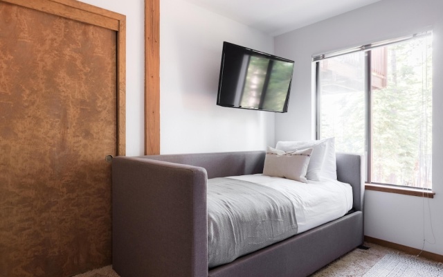 photo 3 of Wolfe by AvantStay | Near Lake Tahoe, w/ Hot Tub, Fireplace, 2 Private Decks!