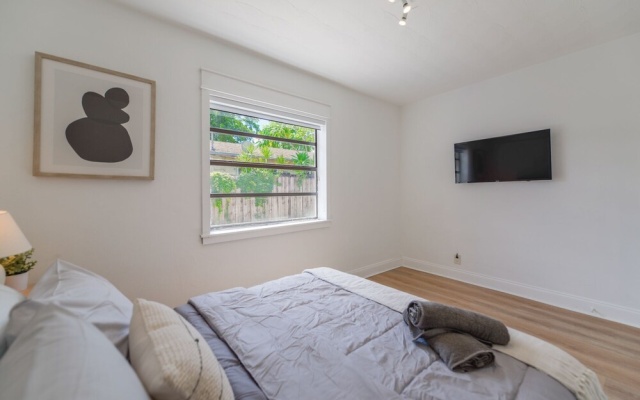 photo 5 of Wonderful 2BR House with Canal Access