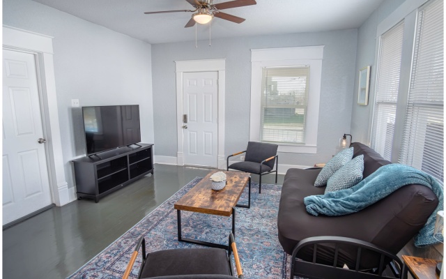 photo 2 of Wonderful 3 BR 2 BA Near Downtown