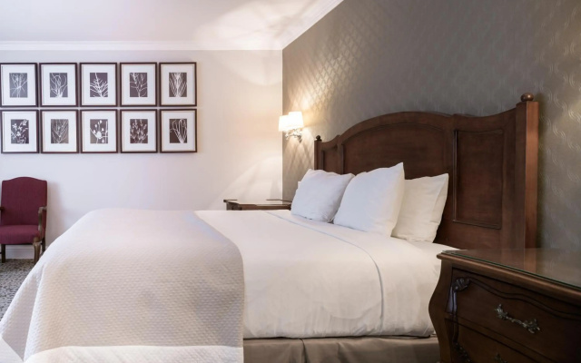 photo 2 of Woodcrest Hotel Cupertino