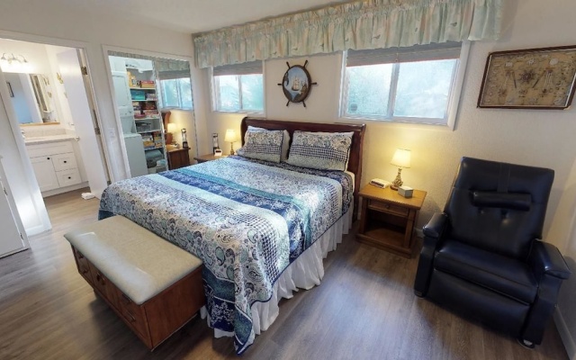 photo 2 of Woodley Beach House 2 Bedrooms 2 Bathrooms Home