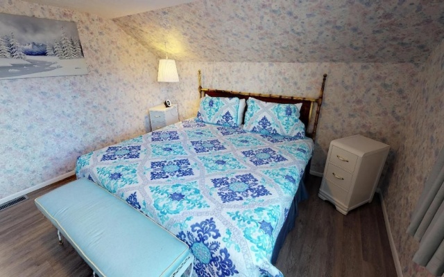 photo 3 of Woodley Beach House 2 Bedrooms 2 Bathrooms Home