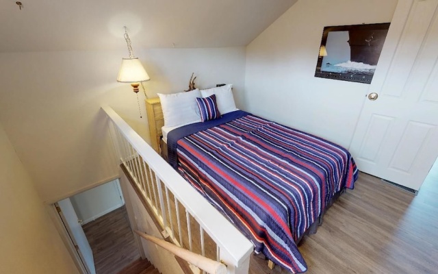 photo 4 of Woodley Beach House 2 Bedrooms 2 Bathrooms Home