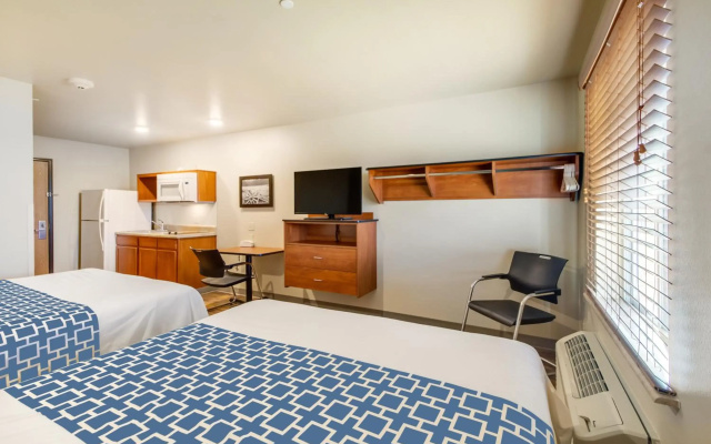 photo 2 of Econo Lodge Burlington I-70