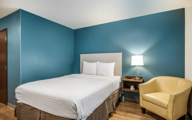 photo 2 of WoodSpring Suites Chicago Addison