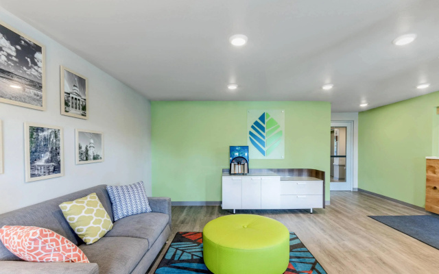 photo 4 of WoodSpring Suites Chicago Addison